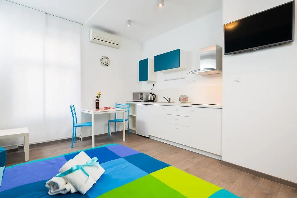 Split Dreams Apartments